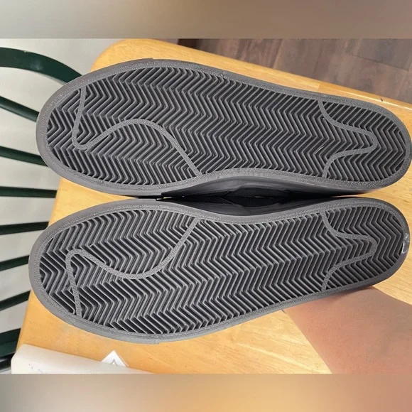 Nike Zoom SB Men's Black/Black/Thunder Grey Stefan Janoski slip-on - Picture 2 of 4